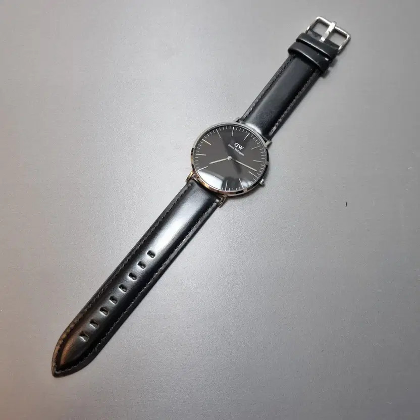 Daniel Wellington 40mm Silver Case Black Leather Watch