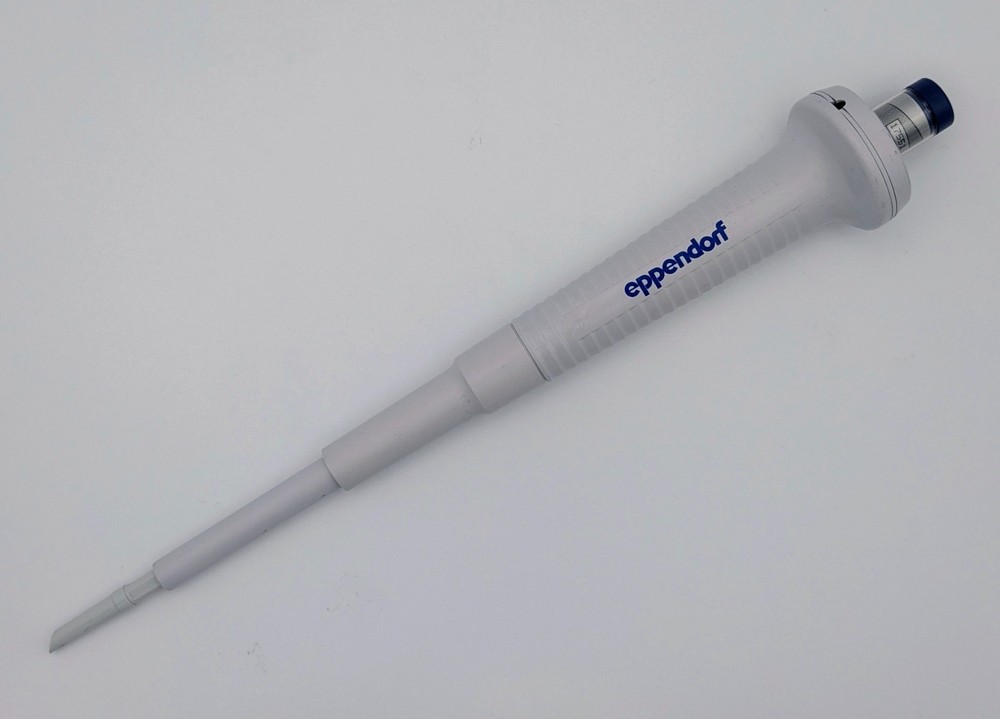 Eppendorf Reference 4900 Adjustable Pipette 50-250uL | Cleaned + Calibrated