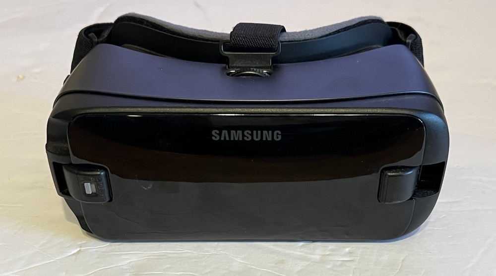 SAMSUNG Gear VR with Controller Powered By Oculus Compatible With Samsung