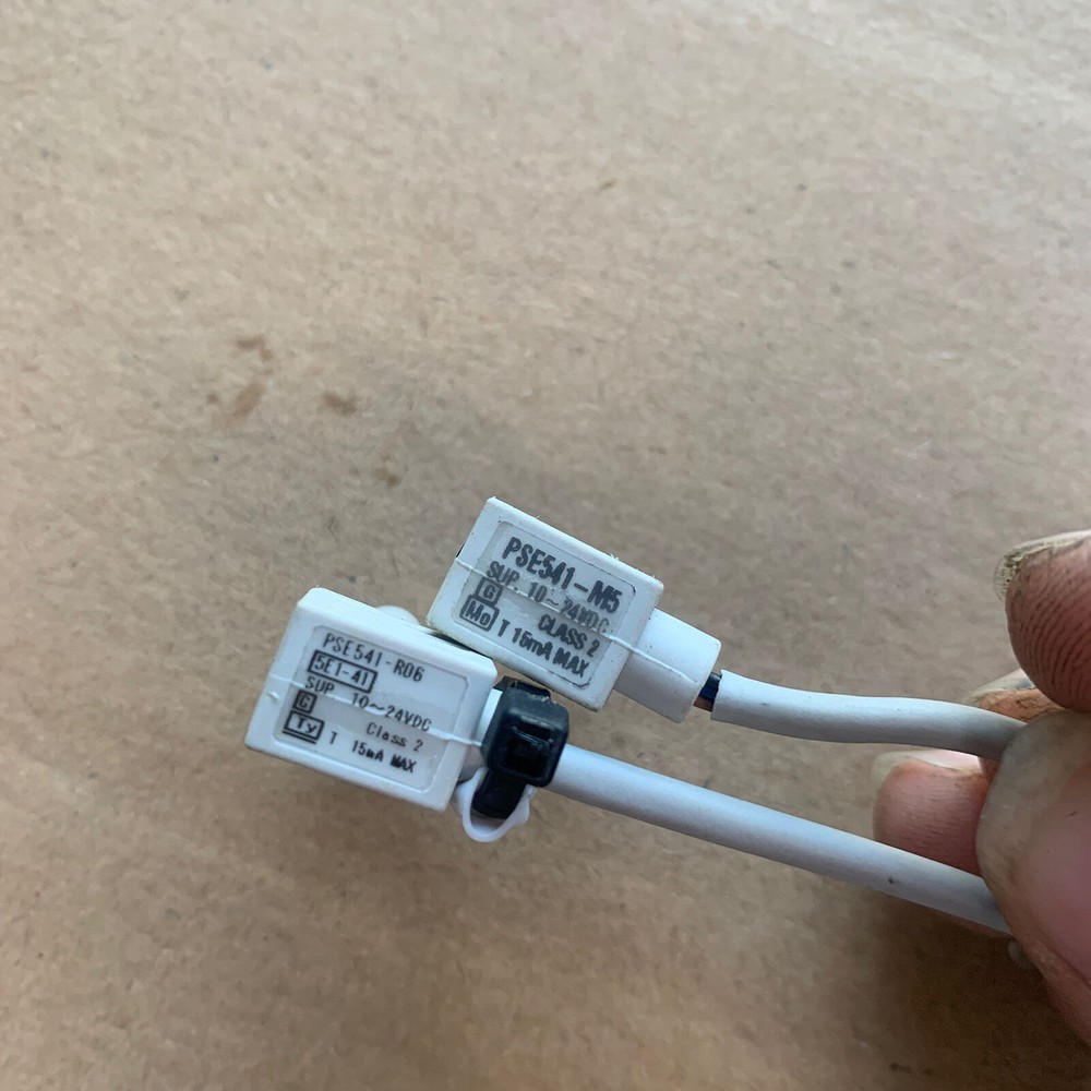 SMC PSE541-M5 Small Pneumatic Pressure Sensor New