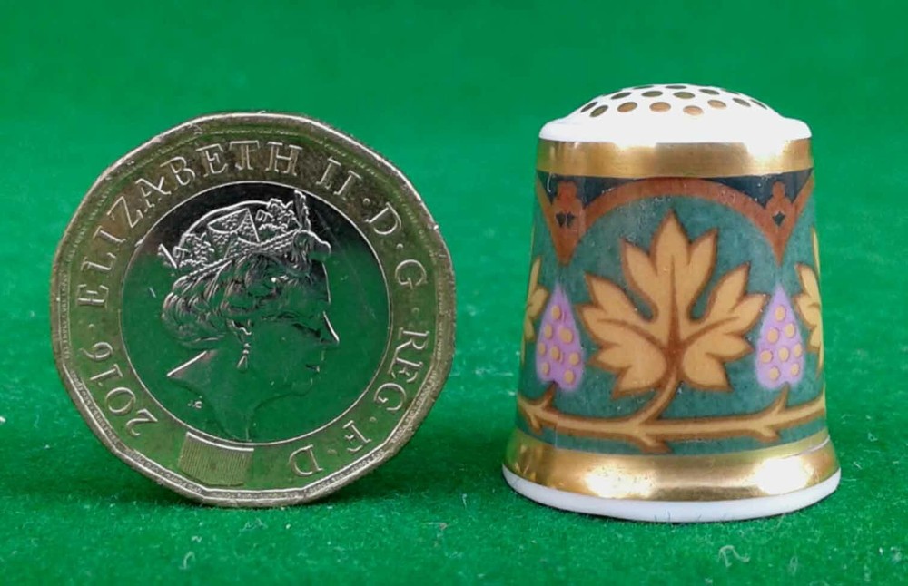 MINTON THIMBLE - LEAF PATTERN.
