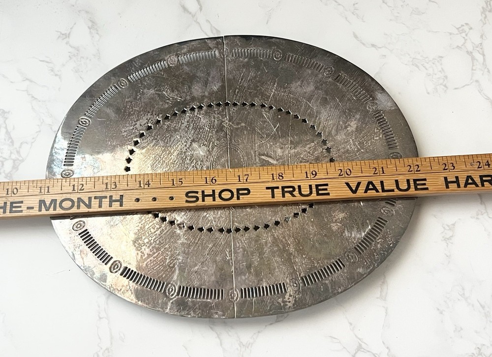 Vintage Meriden Silver Plated Oval Extendable Footed Etched Trivet 9” X 11”