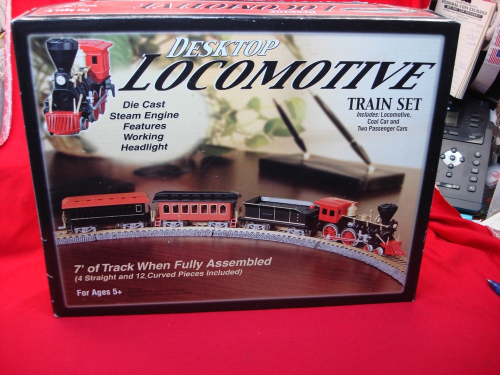 DESKTOP LOCOMOTIVE TRAIN SET - FELDSTEIN & ASSOC. - COMPLETE & GREAT CONDITION
