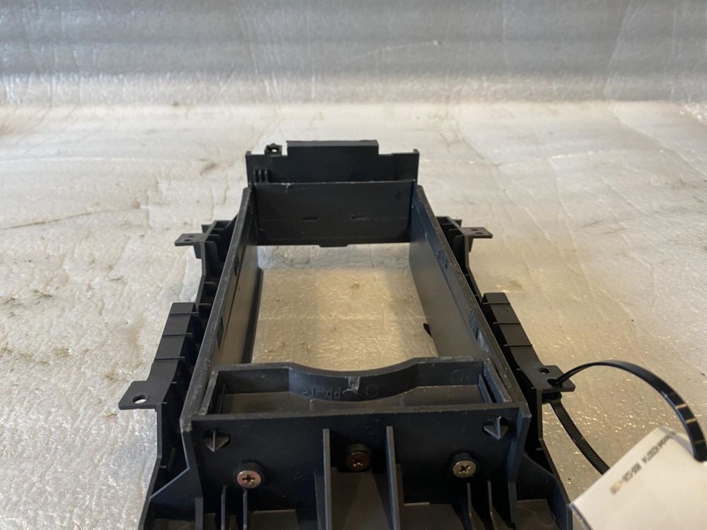 TL        2002 Console Rear 86253