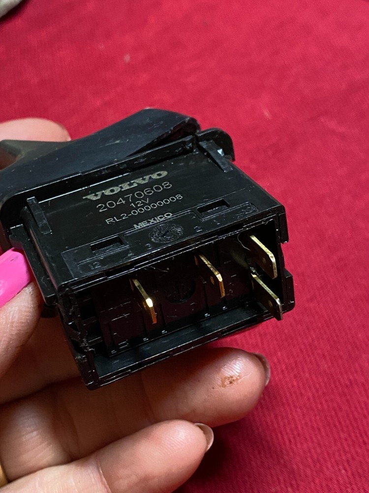 VOLVO OEM MARKER LIGHT SWITCH, 20470608