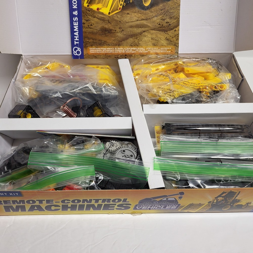 Thames & Kosmos Remote Control Construction Vehicles – 8 Models, 227 Pieces