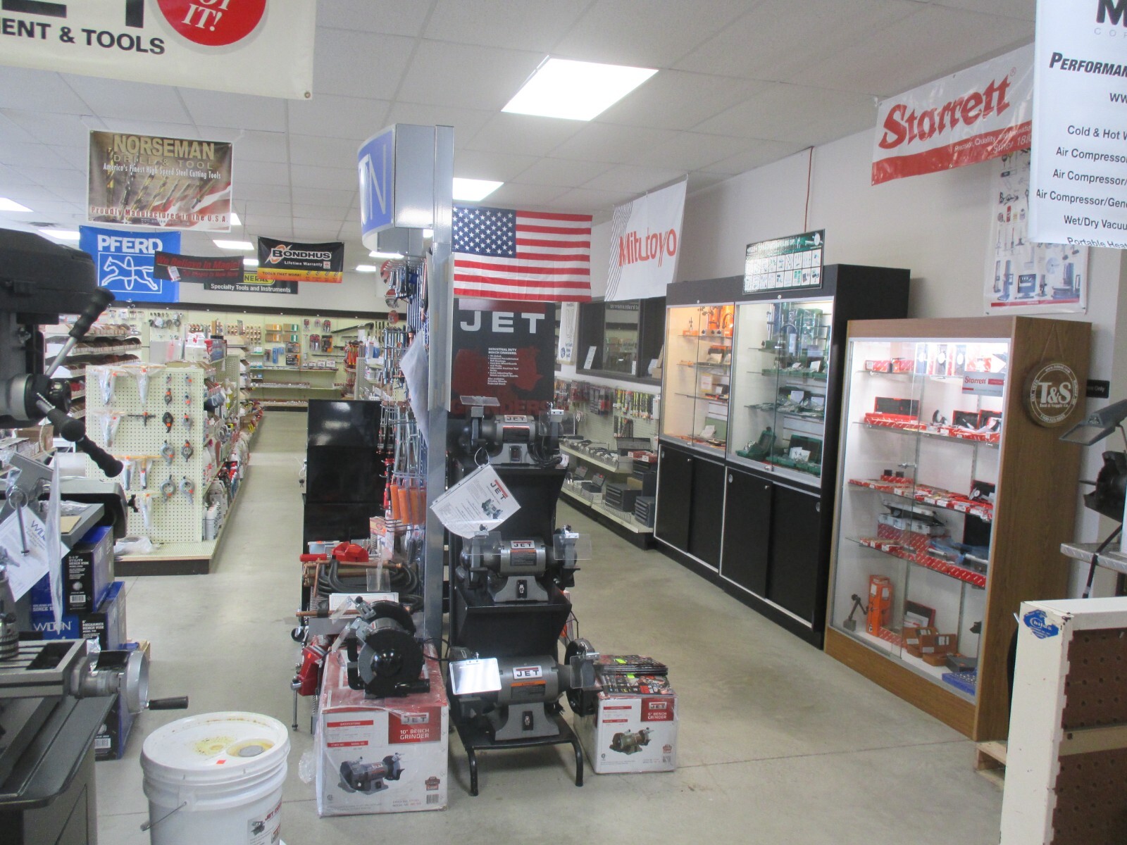 NEW QEP 10113 Tile Type Notched Steel Flooring Trowel w/ Plastic Handle