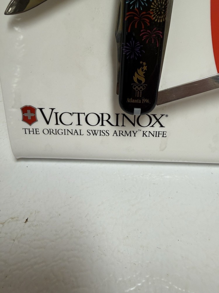 Store Olympic Victorinox Display