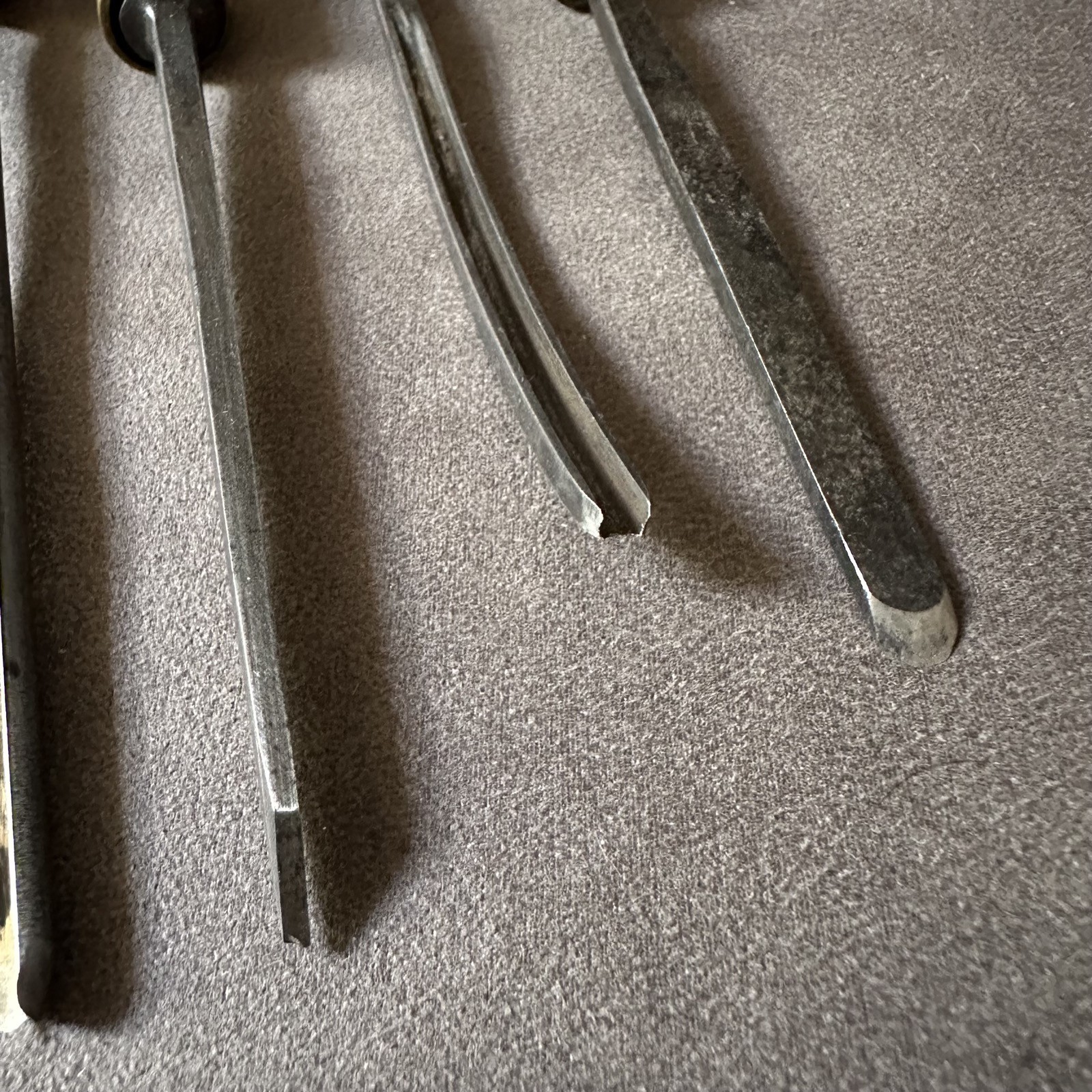 5x ASSORTED ANTIQUE GOUGE CARVING CHISELS INCLUDING J.HOWARTH & G.F PEARSON & CO