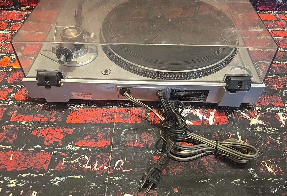 Sanyo Model TP-1012A Direct Drive Turntable - TESTED - NEEDS STYLUS