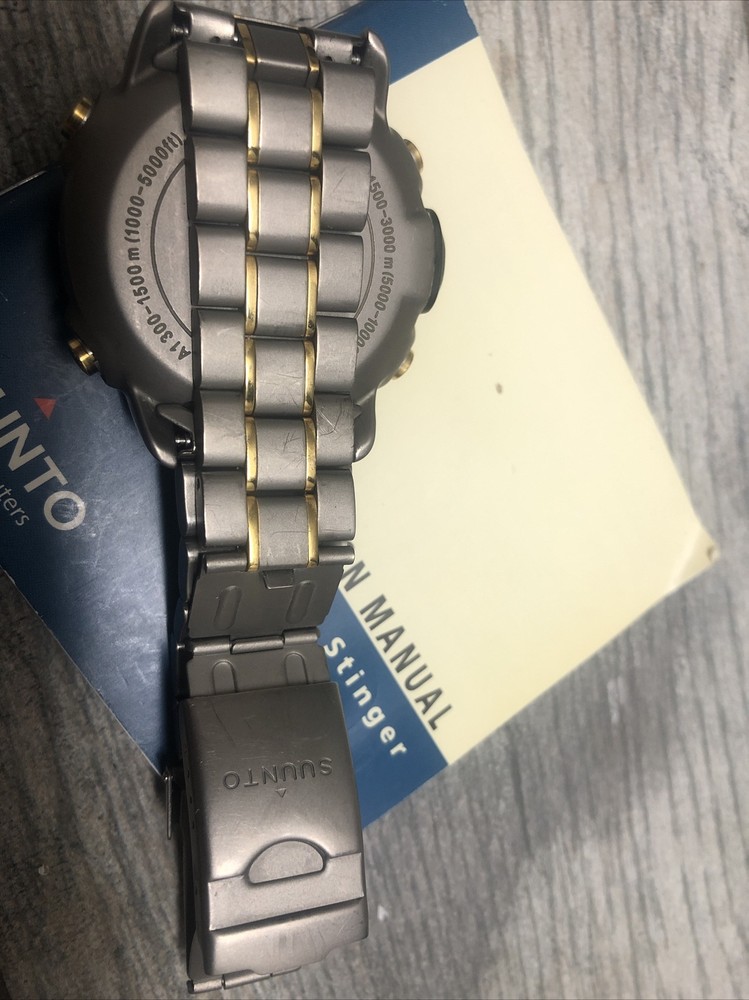 Suunto Stinger Titanium With Titanium Bracelet and shockproof case