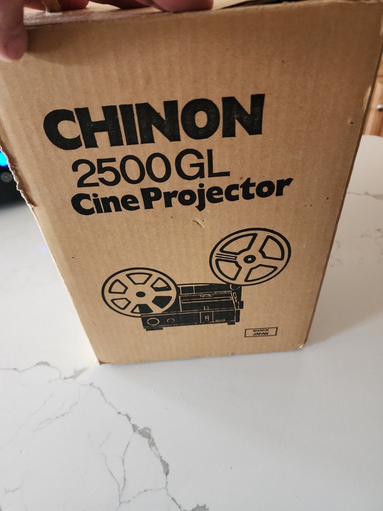 Chinon 2500 GL Self Reeling Adjustable Projector Original box, Packaging