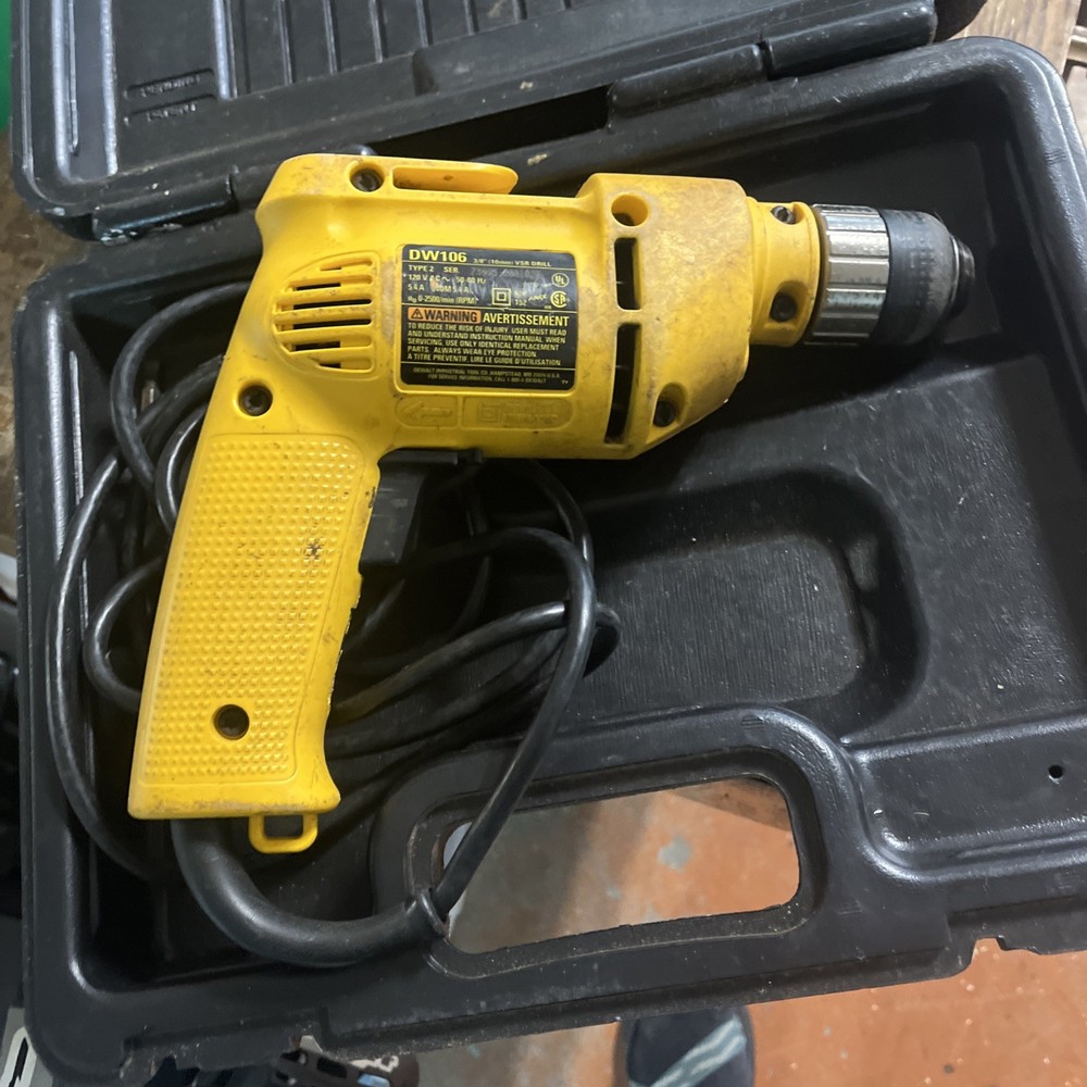 DEWALT DW106 HEAVY DUTY 3/8" VARIABLE SPEED REVERSING DRILL, KEYLESS CHUCK