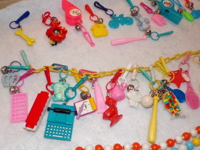 Vintage 1980s Plastic Clip Bell Charm Chain Lot Necklace Pop Beads [fa405]
