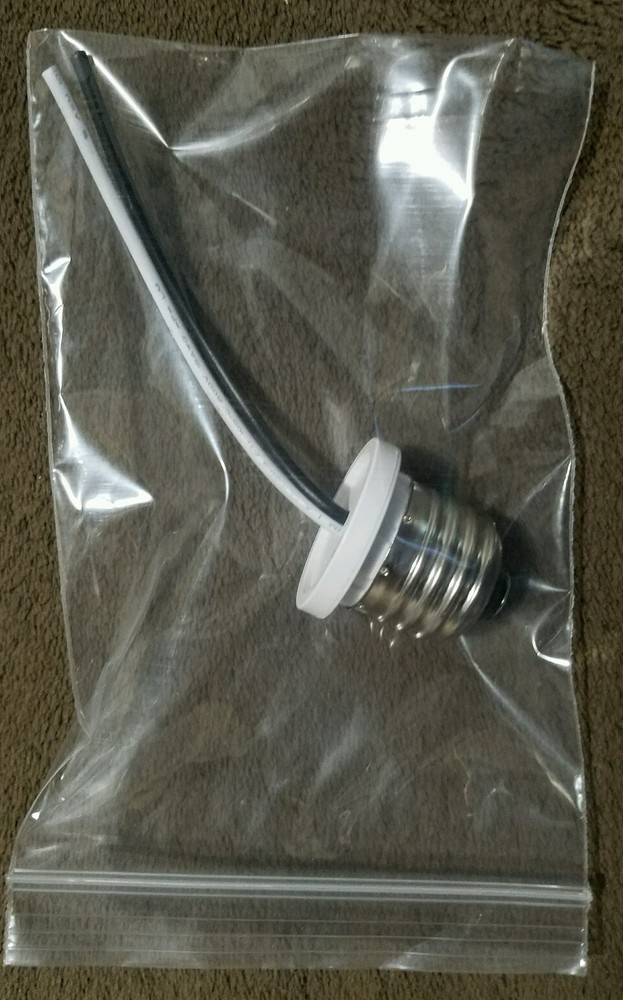 PigTail Type Medium Male Plug 2 Leads 18 AWG light socket