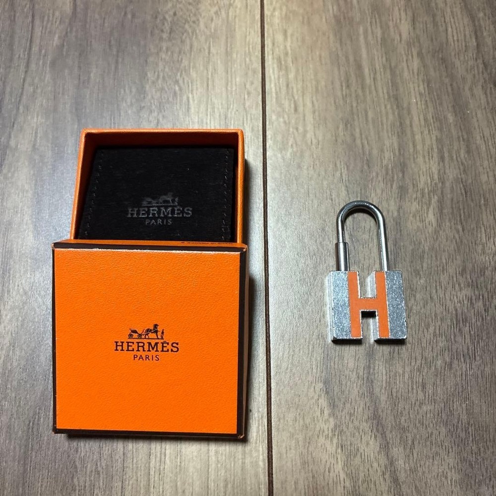 HERMES  Cadena H Padlock Silver Orange With Box
