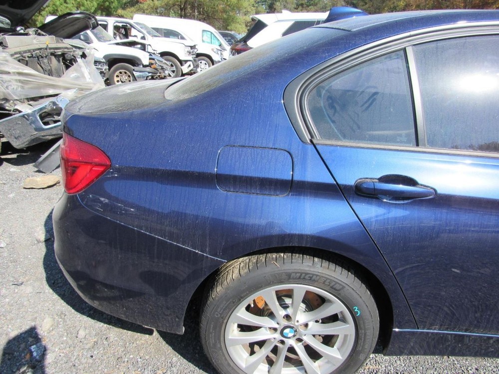 320I 2017 Glove Box 1002079