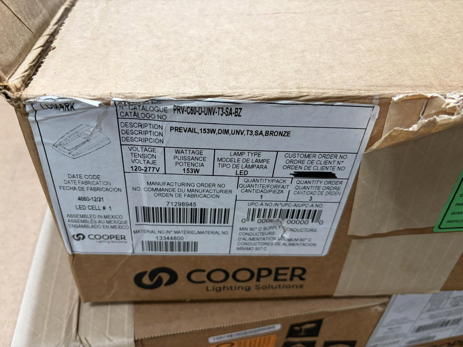 New Cooper Lumark PRV-C60-D-UNV-T3-SA-BZ Area LED Light Fixture