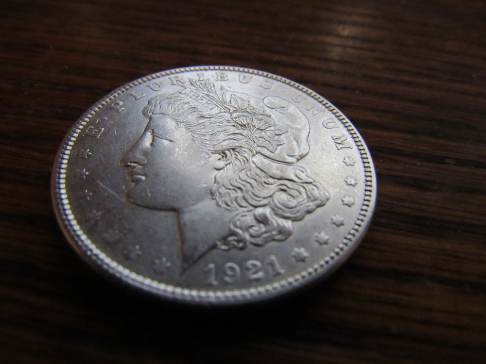1921-P MORGAN SILVER DOLLAR - BU
