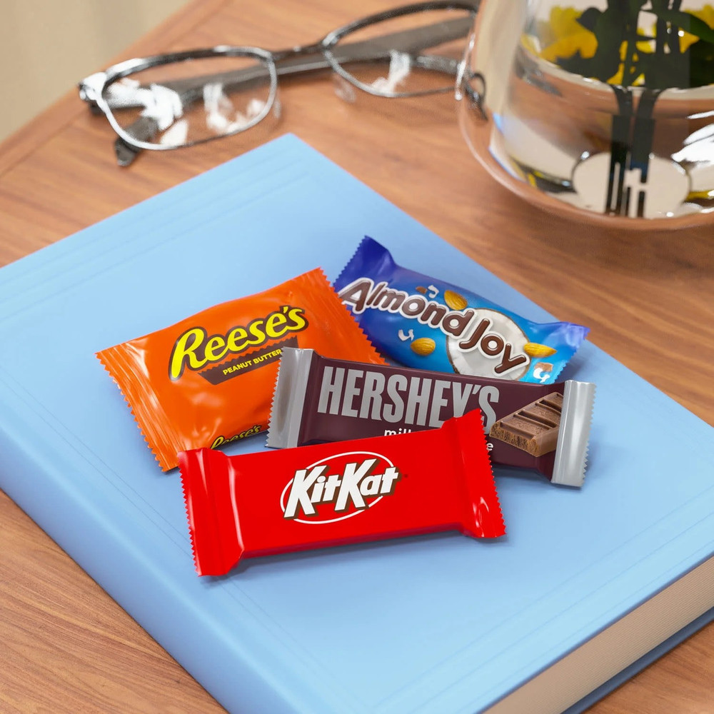 Hershey Assorted Chocolate Flavored Snack Size Candy, Jumbo Pack 15.57 oz