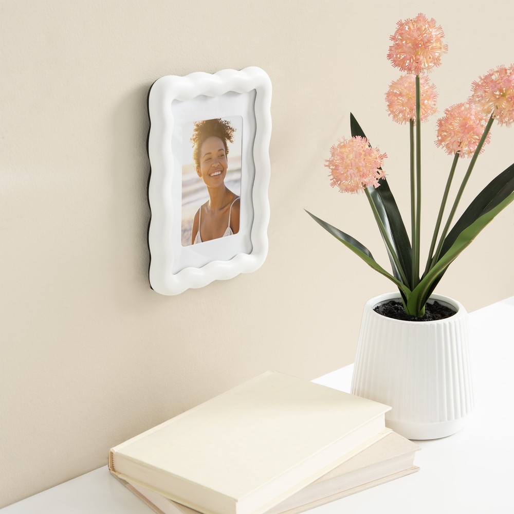 5x7 Wavy Black Picture Frame