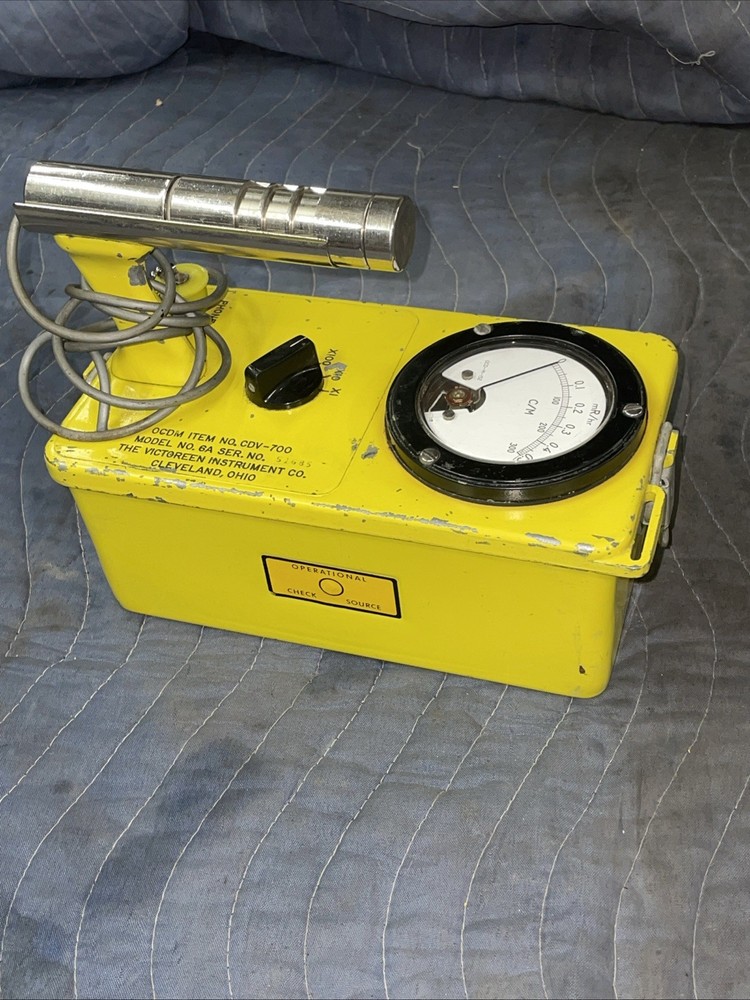 VICTOREEN GEIGER COUNTER CDV-700 METER UNTESTED