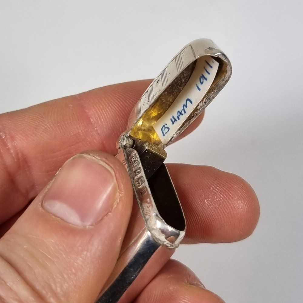 Antique Solid Silver Vesta Case 3.8cm High Birmingham 1911 Robert Pringle