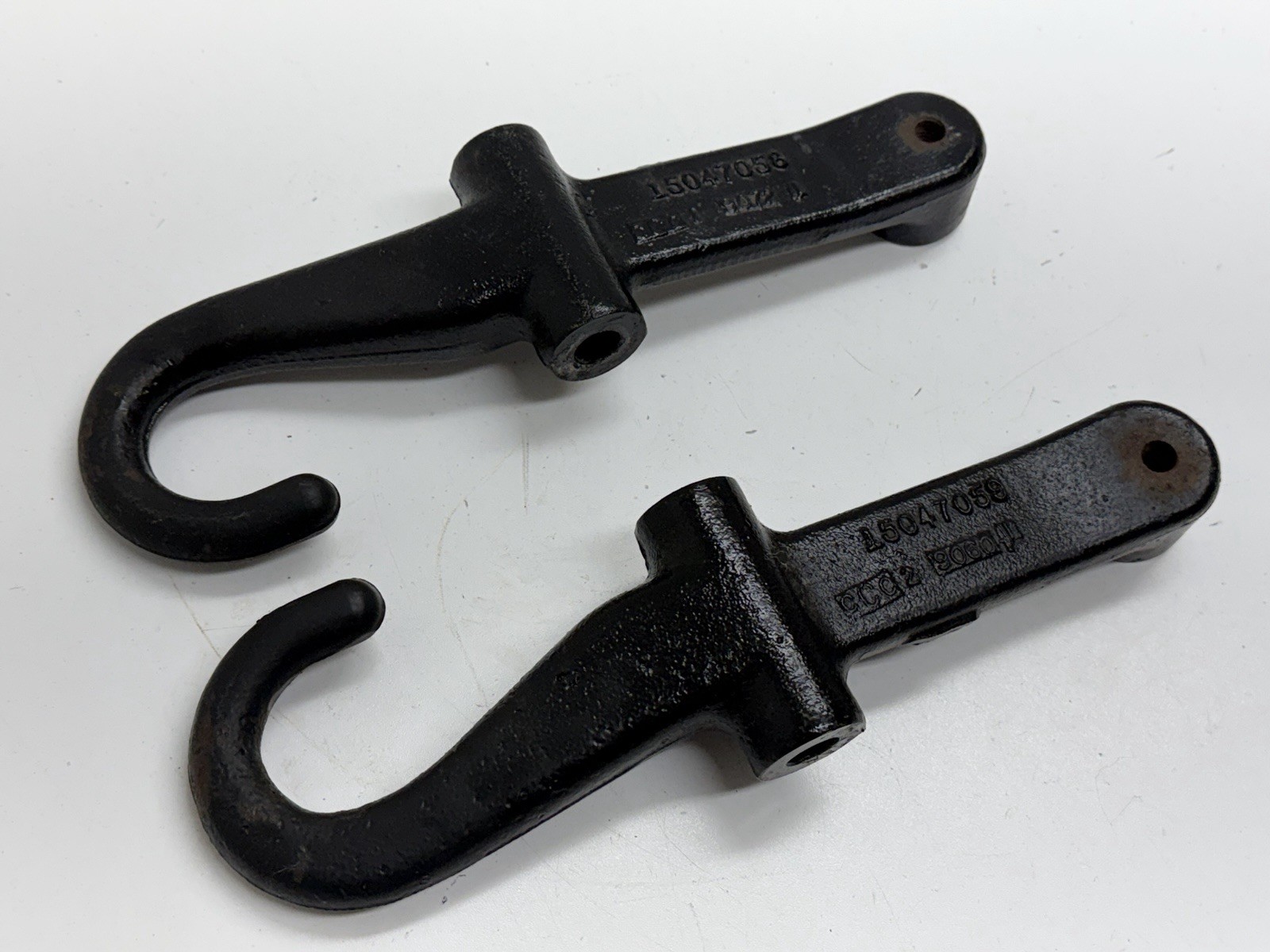 01 - 06 Chevy Silverado GMC Sierra HD 2500 3500 Front Tow Hooks & Hardware A45