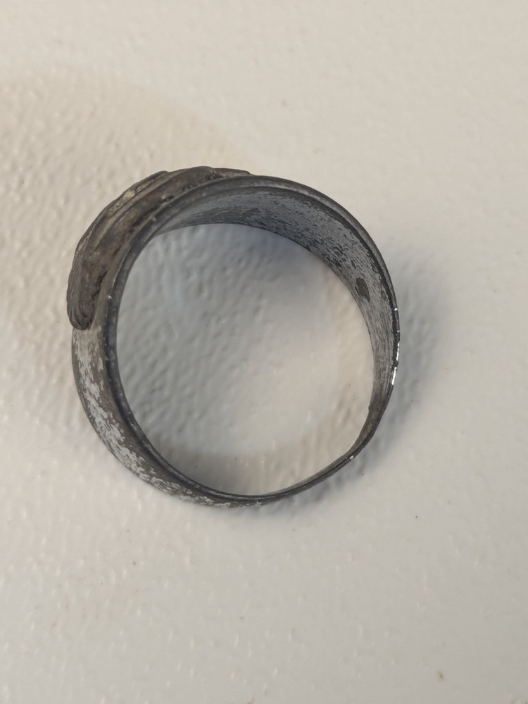 c1940s - Honorable Discharge Ruptured Duck WWII Vet Ring - B24