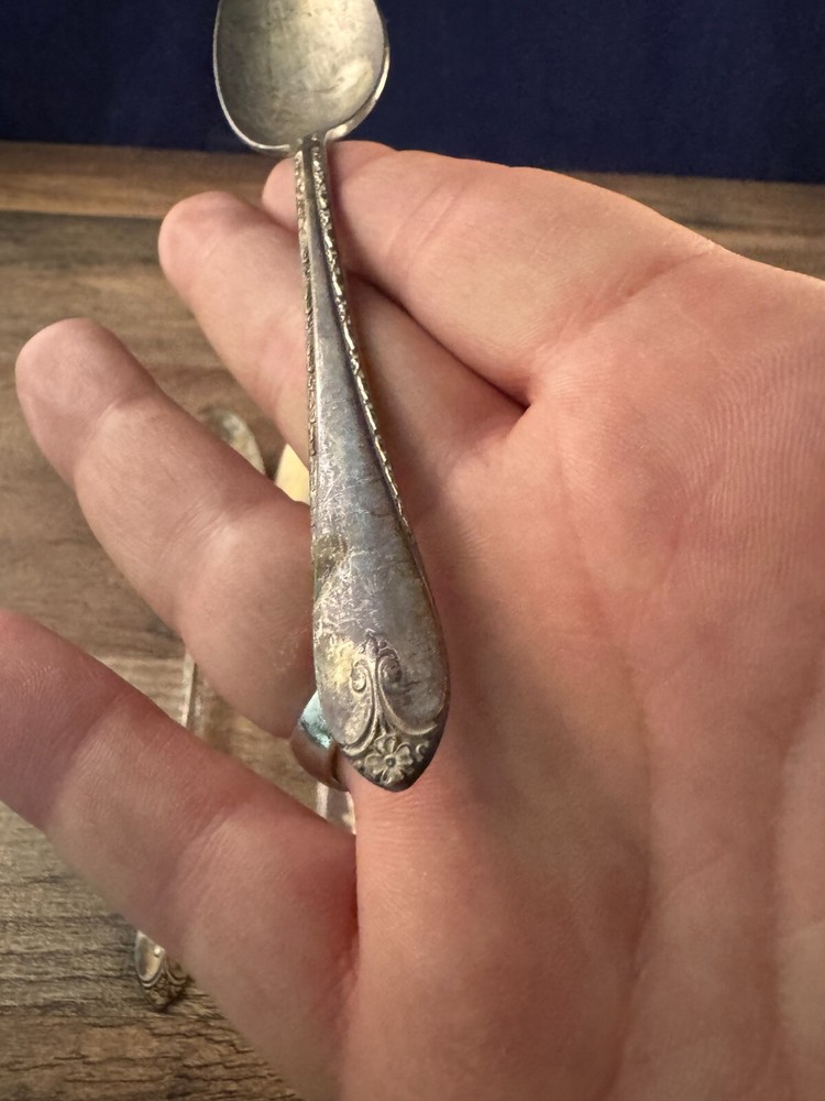 Lot of 4 Teaspoons Wm Rogers & Son Exquisite Pattern Silverplated