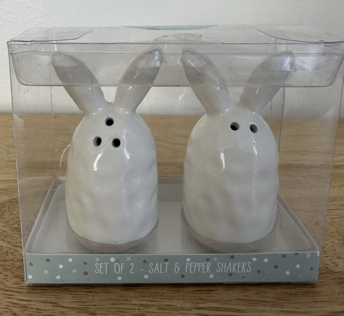 10 Strawberry Street Easter Bunny Salt & Pepper Shakers Dimpled Surface NEW