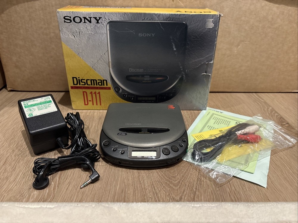 Sony Discman D-111 Discman CD Compact Disc Player 1992 CIB & Tested