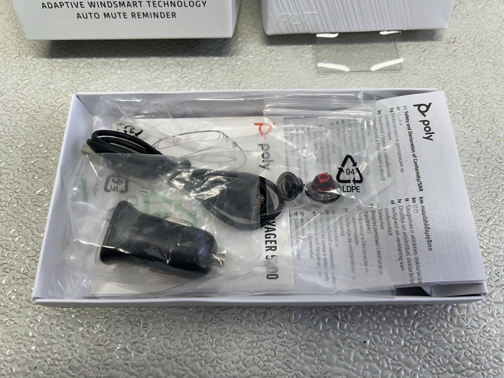 Poly - Voyager 5220 Wireless Noise Cancelling Bluetooth Headset 7Y206AA#ABA -