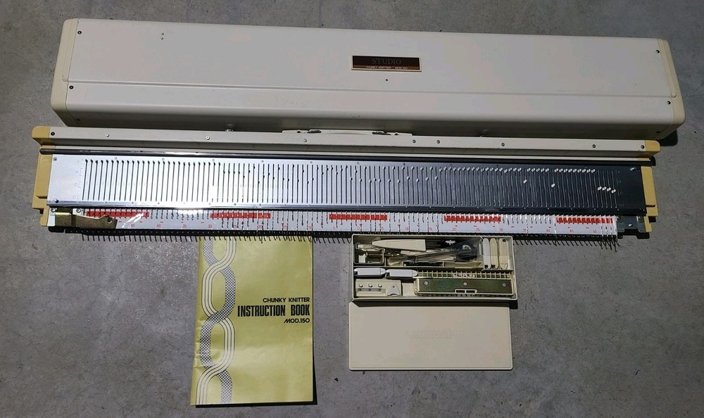 VINTAGE STUDIO CHUNKY KNITTER MODEL 150 KNITTING MACHINE