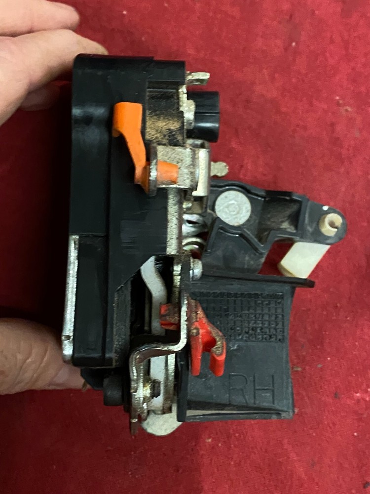 PASSENGER Side Door Latch 1120032 GECOM RIGHT HAND