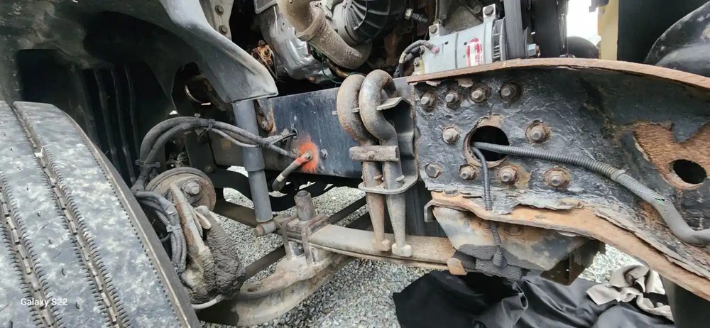 (Used) 2011 Freightliner Cascadia 113, FRONT LEAF SPRINGS Front Leaf & Springs