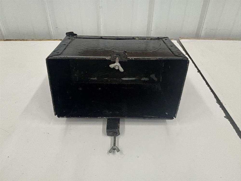 Luscombe Model 8 Battery Housing Box
