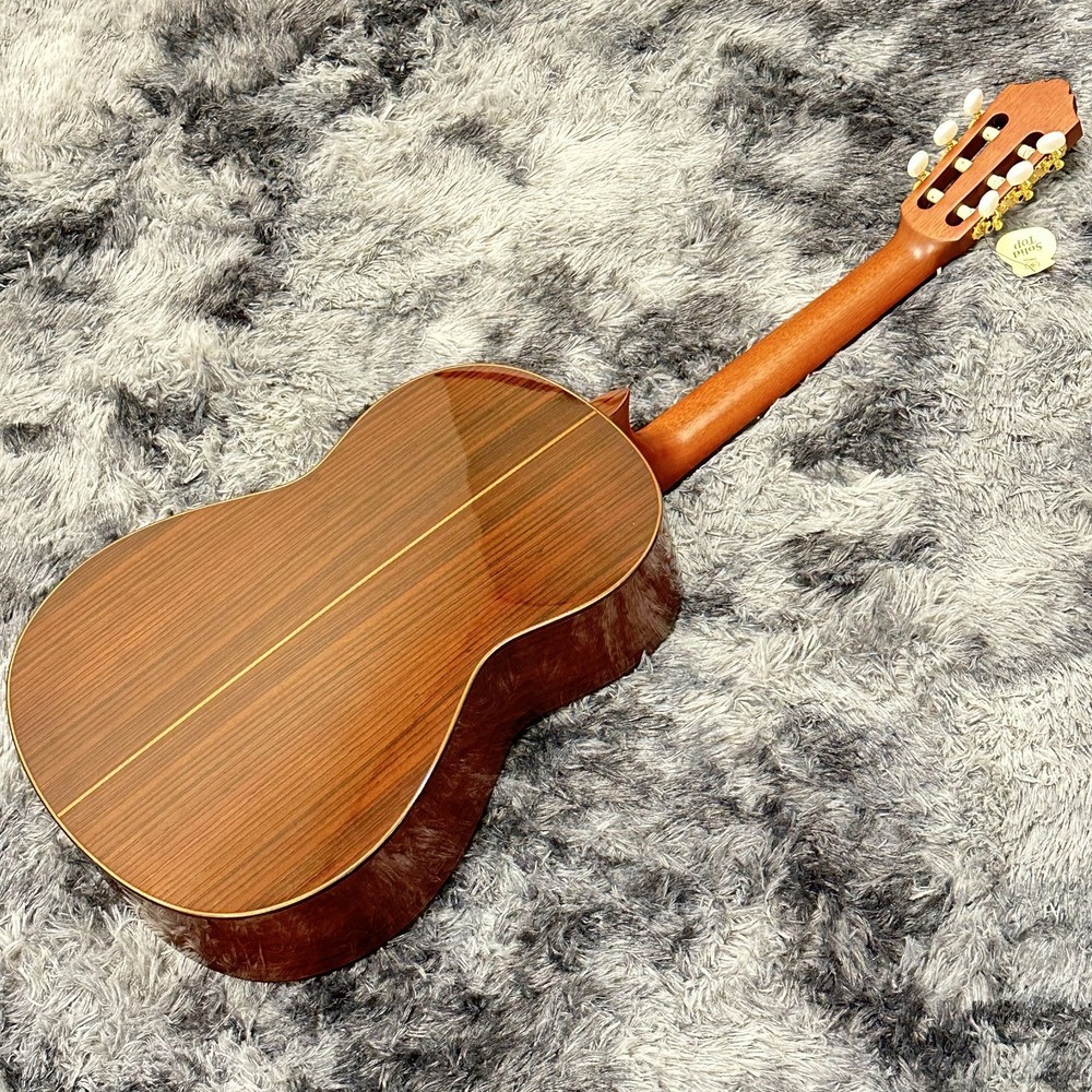 Yamaha CG182C Classical Guitar Solid Cedar Top Rosewood Back & Sides with Case