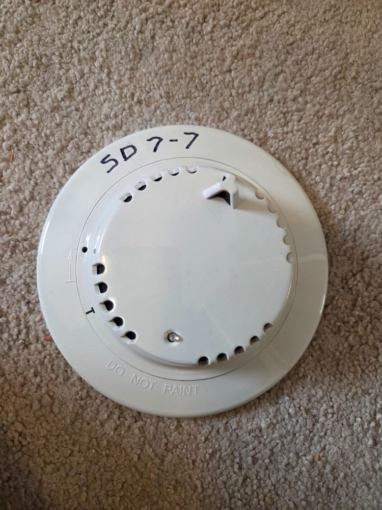bosch fire alarm D285TH white, used in working condition