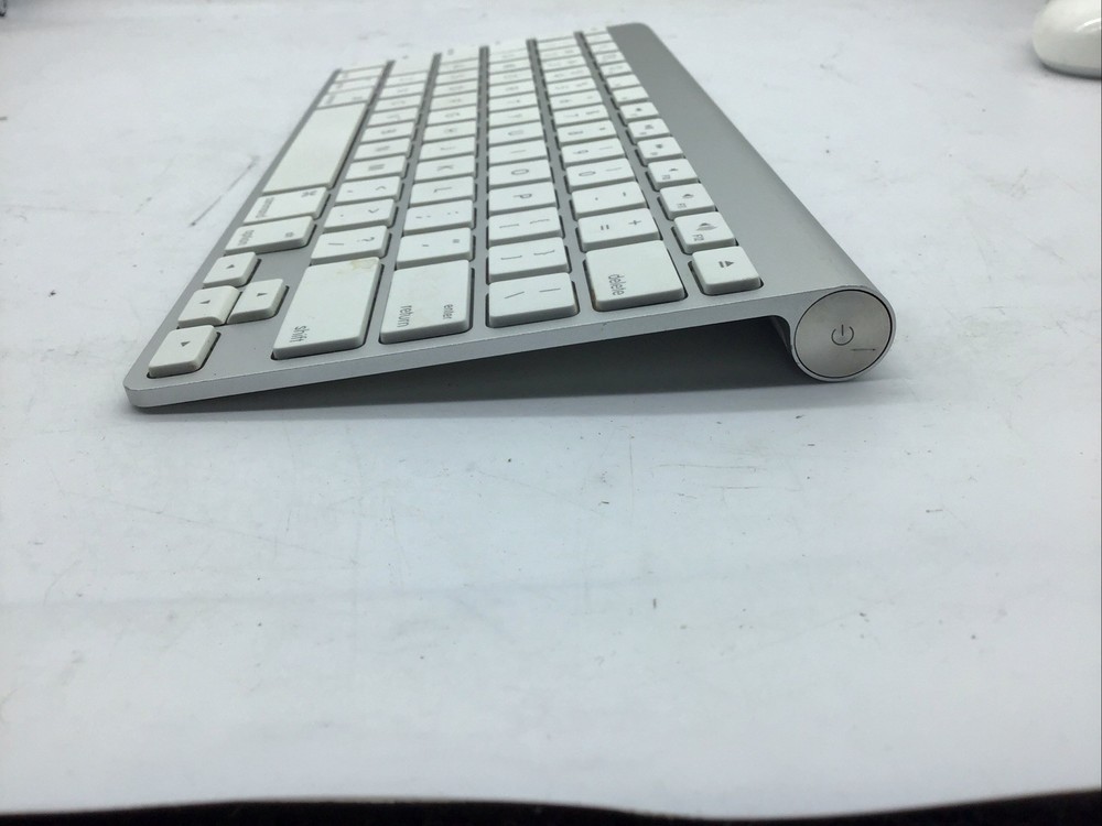 Apple A1255, A1197 Wireless Keyboard & Mouse Combo Power Tested Bluetooth Read