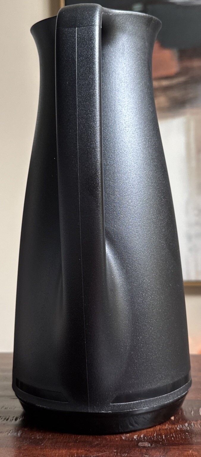 Tupperware ThermoTup black thermal pitcher carafe 1L 900mL hot or cold 12hrs New