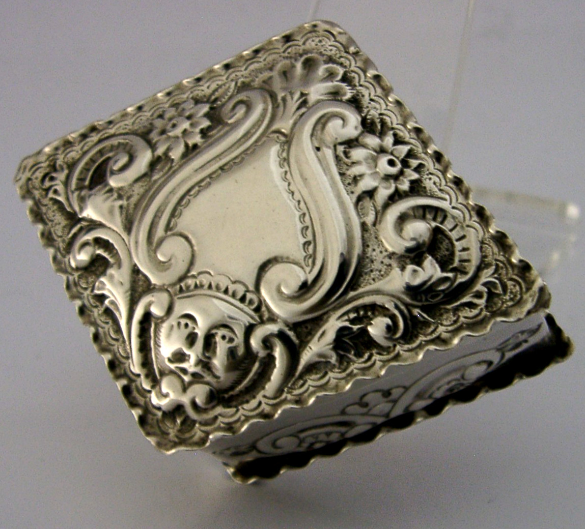 BEAUTIFUL VICTORIAN SOLID STERLING SILVER DIAMOND SHAPE BOX 1891 ANTIQUE