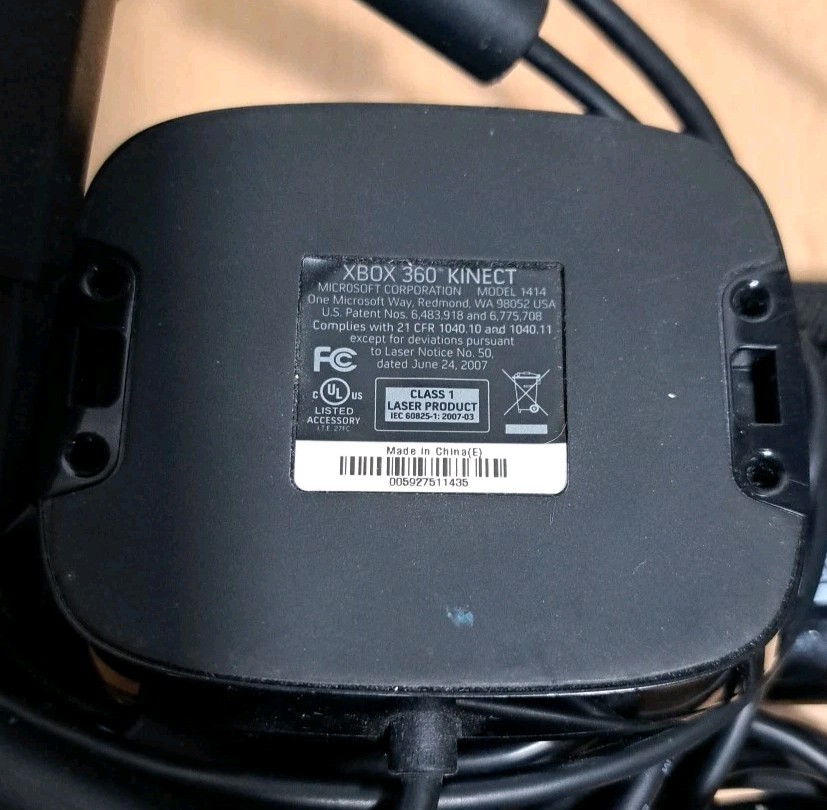 Xbox 360 Kinect Bundle: Sensor Bar 1414 with 8 Kinect Games