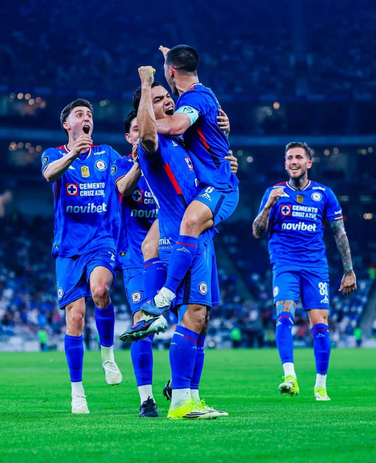 Cruz Azul Jersey Pirma 2025 - 2026 Concacaf Champions Cup 7 Copas y Campeon