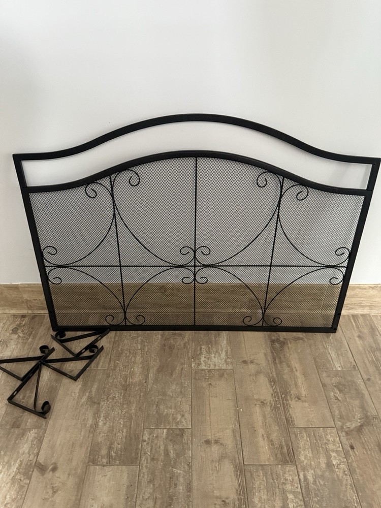 Plow & Hearth Small Crest Flat Guard Fireplace Screen, Solid Wrought Iron Frame