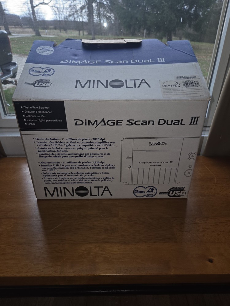 Minolta DiMage Scan Dual III Model AF-2840 W/ Cables, Box, Software