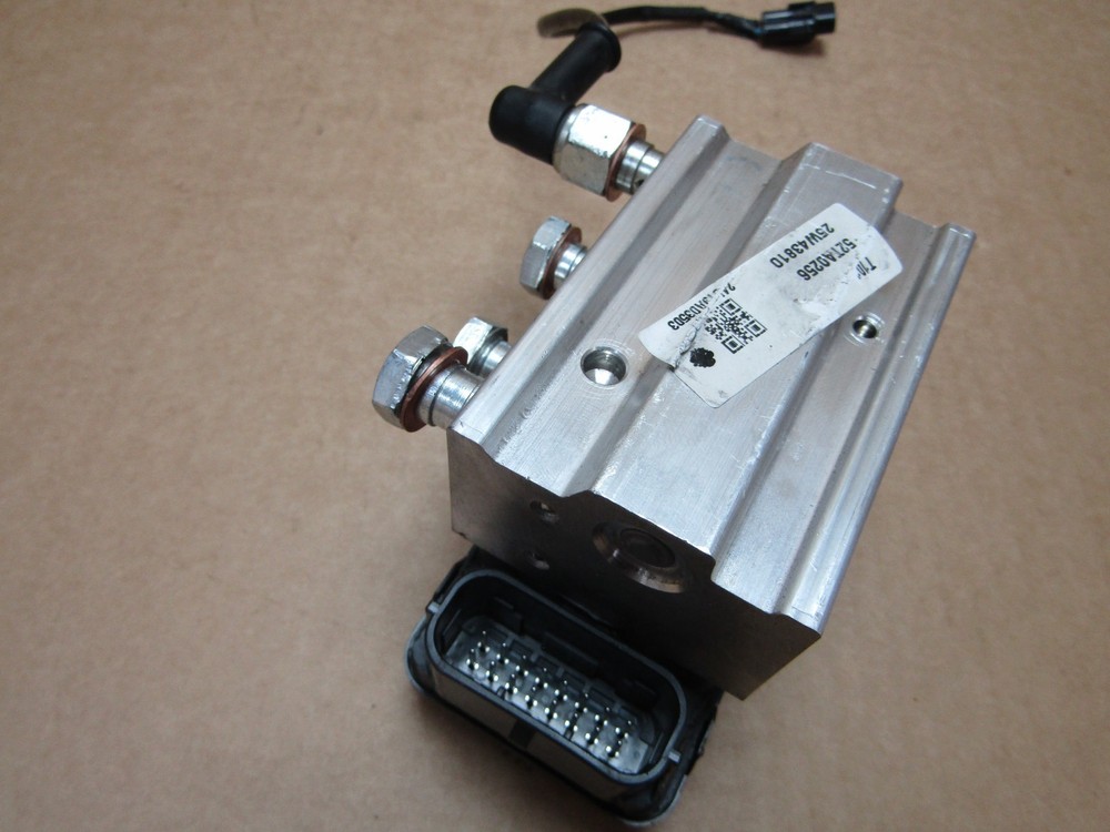 Triumph speed 400 2024 ABS control pump (15422)
