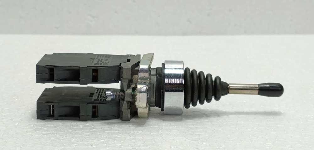 Schneider XD4PA24 Harmony XB4 Joystick 4-Direction Spring Return 22mm Controller