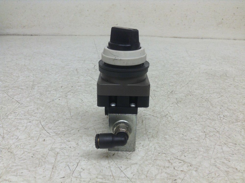 Siebe Pneumatics 4N301-254 2 Position Maintained Selector Switch Pneumatic (TSC)