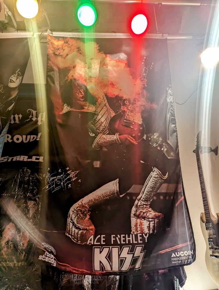 GIANT KISS ACE FREHLEY LOVE GUN ALIVE II 3X5 SMOKING GUITAR FLAG BANNER *C@@L*